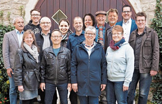 Die Kandidaten der UBS, vorne (von links): Brigitte Pfaffeneder, Roland Kögele, Angneta Schmitz, Manuela Lipps-Schaupp; hinten (von links): Lothar Helf, René Decker, Dietmar Mozer, Verena Wörner, Reinhard Gantenbein, Dorothea Ufer, Thomas Dübner, Franz Appl, Bastian Zeeb und Frank Ziegler.  Foto: p