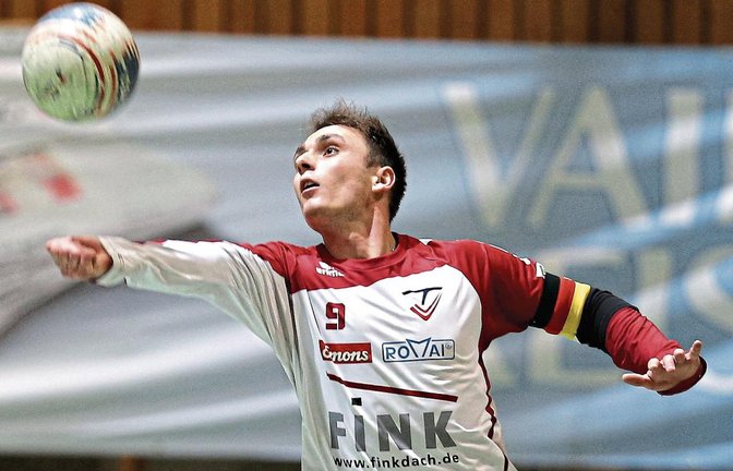 Jaro Jungclaussen führt die Faustballer des TV Vaihingen zum zweiten Mal als Kapitän in eine Hallensaison. Foto: Küppers