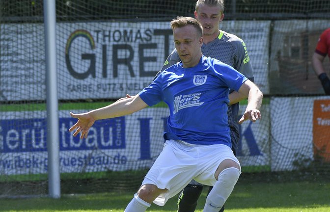 Nico Müller (vorne) hat mit dem VfB Vaihingen eine gute Saison abgeliefert. Ob es am Sonntag zu einem Sieg gegen den Tabellenzweiten Ensingen reicht, ist nicht ganz so wichtig. <span class='image-autor'>Foto: Leitner</span>