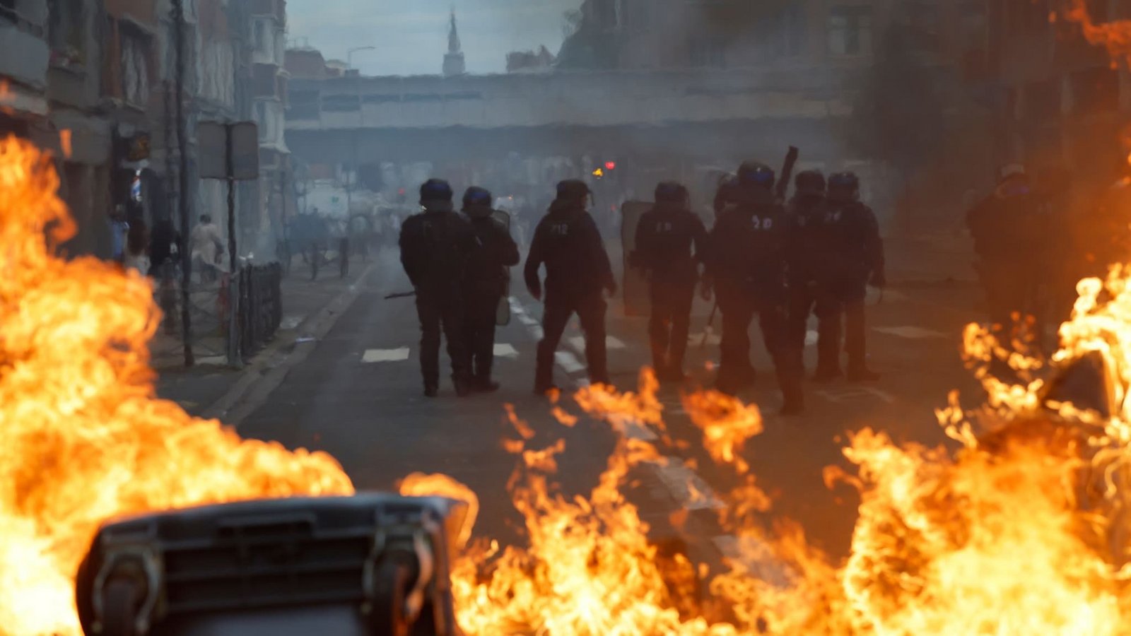 Bei den Schulprotesten in Frankreich sind zahlreiche Menschen festgenommen worden.Jean-Francois Badias/AP/dpa