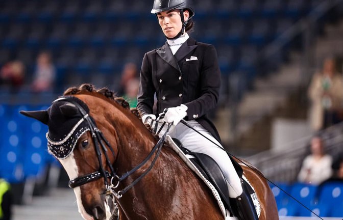Linda Jung holte auf Qu' est-ce que c'est den zehnten Sieg in einer Zweisterne-S-Dressur und darf nun das Goldene Reitabzeichen entgegen nehmen.<span class='image-autor'>IMAGO/Eibner-Pressefoto/Roger Buerke</span>