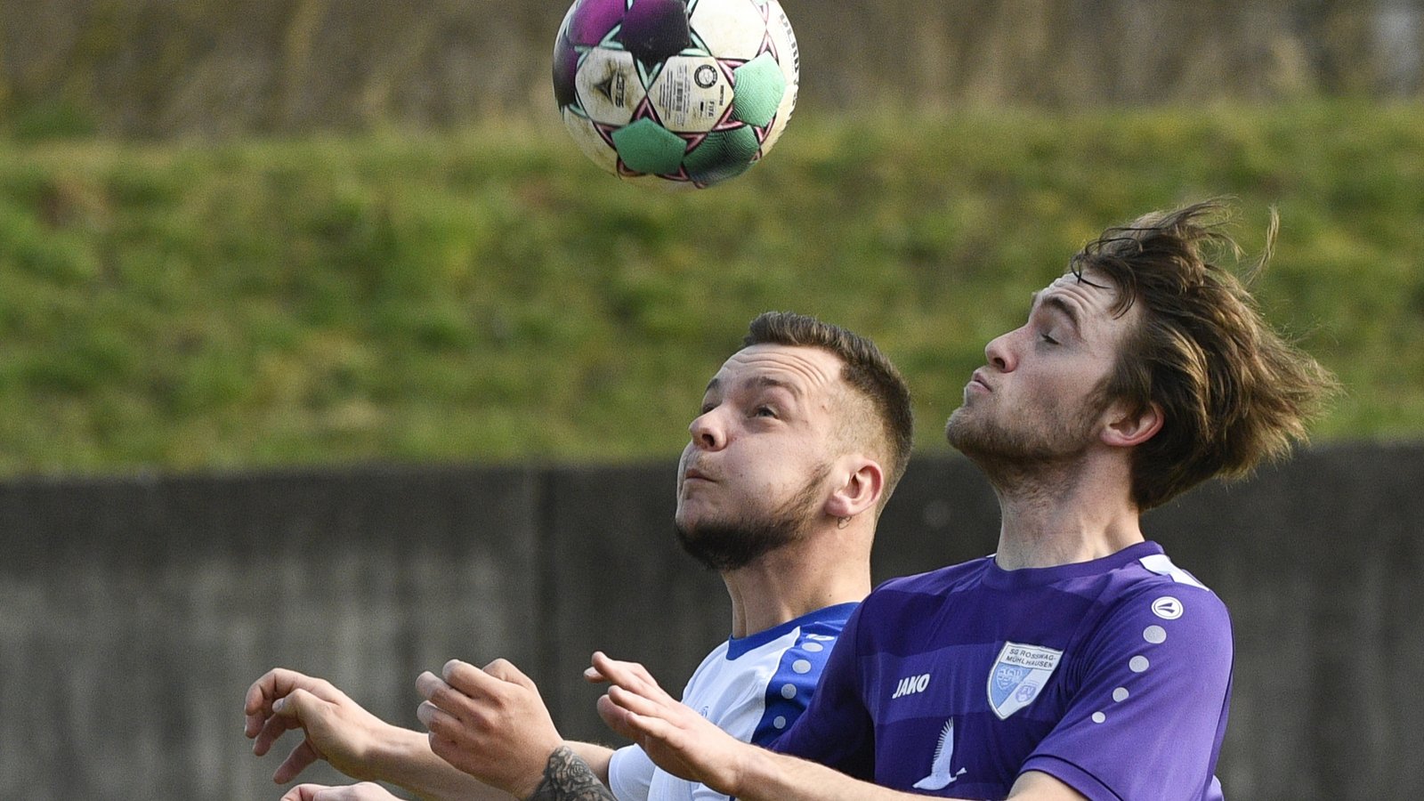Der SV Illingen (links Davide Tasselli) trägt die Bürde, am Sonntag beim TSV Bönnigheim Punkte mitnehmen zu müssen. Foto: Leitner Der SV Illingen (links Davide Tasselli) trägt die Bürde, am Sonntag beim TSV Bönnigheim Punkte mitnehmen zu müssen. Foto: Leitner