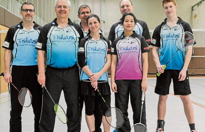 Nach einer überragenden Saison mit nur einem Punktverlust Meister der Kreisliga Ludwigsburg: der SV Illingen II mit Tobias Samtleben, Jürgen Daust, Thomas Wiesa, Elisa Romero, Markus Walter, Linda Lacsivy und Marcel Kadura (von links) Fotos: Leitner