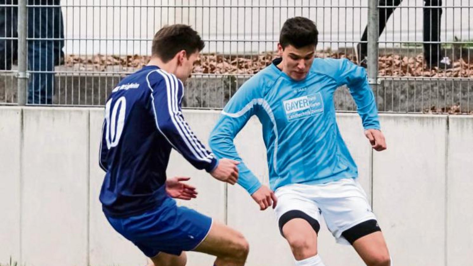 Kaum ein Vorbeikommen ist an Samuel Grözinger (rechts). Foto: Simecek Kaum ein Vorbeikommen ist an Samuel Grözinger (rechts). Foto: Simecek