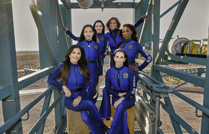 Sechs Frauen, die einen historischen Momentschaffen wollen.<span class='image-autor'>Foto: Blue Origin via AP/Uncredited</span>