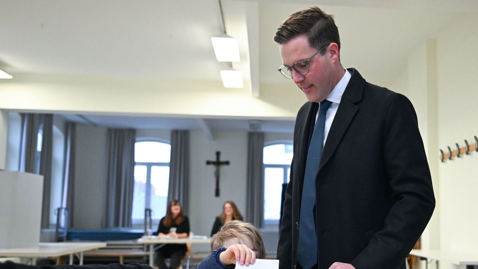 Das Paar hat drei Kinder. Mit dem mittleren zeigte sich Hagel jüngst bei der Bundestagswahl.Foto: dpa/Bernd Weißbrod Das Paar hat drei Kinder. Mit dem mittleren zeigte sich Hagel jüngst bei der Bundestagswahl.Foto: dpa/Bernd Weißbrod