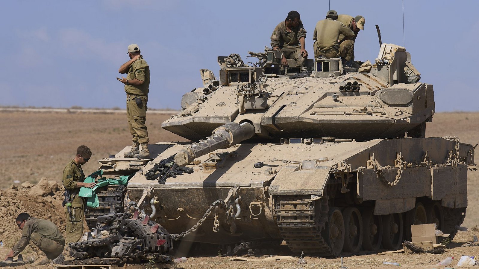 Israelische Soldaten in Gaza: Menschenrechtler haben am Mittwoch Strafanzeige gegen einen aus München stammenden israelischen Soldaten eingereicht (Archivfoto).Foto: Ariel Schalit/AP/dpa/Ariel Schalit Israelische Soldaten in Gaza: Menschenrechtler haben am Mittwoch Strafanzeige gegen einen aus München stammenden israelischen Soldaten eingereicht (Archivfoto).Foto: Ariel Schalit/AP/dpa/Ariel Schalit