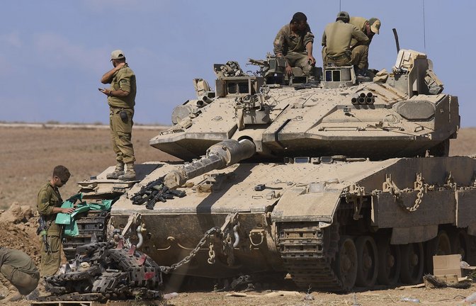 Israelische Soldaten in Gaza: Menschenrechtler haben am Mittwoch Strafanzeige gegen einen aus München stammenden israelischen Soldaten eingereicht (Archivfoto).<span class='image-autor'>Foto: Ariel Schalit/AP/dpa/Ariel Schalit</span>