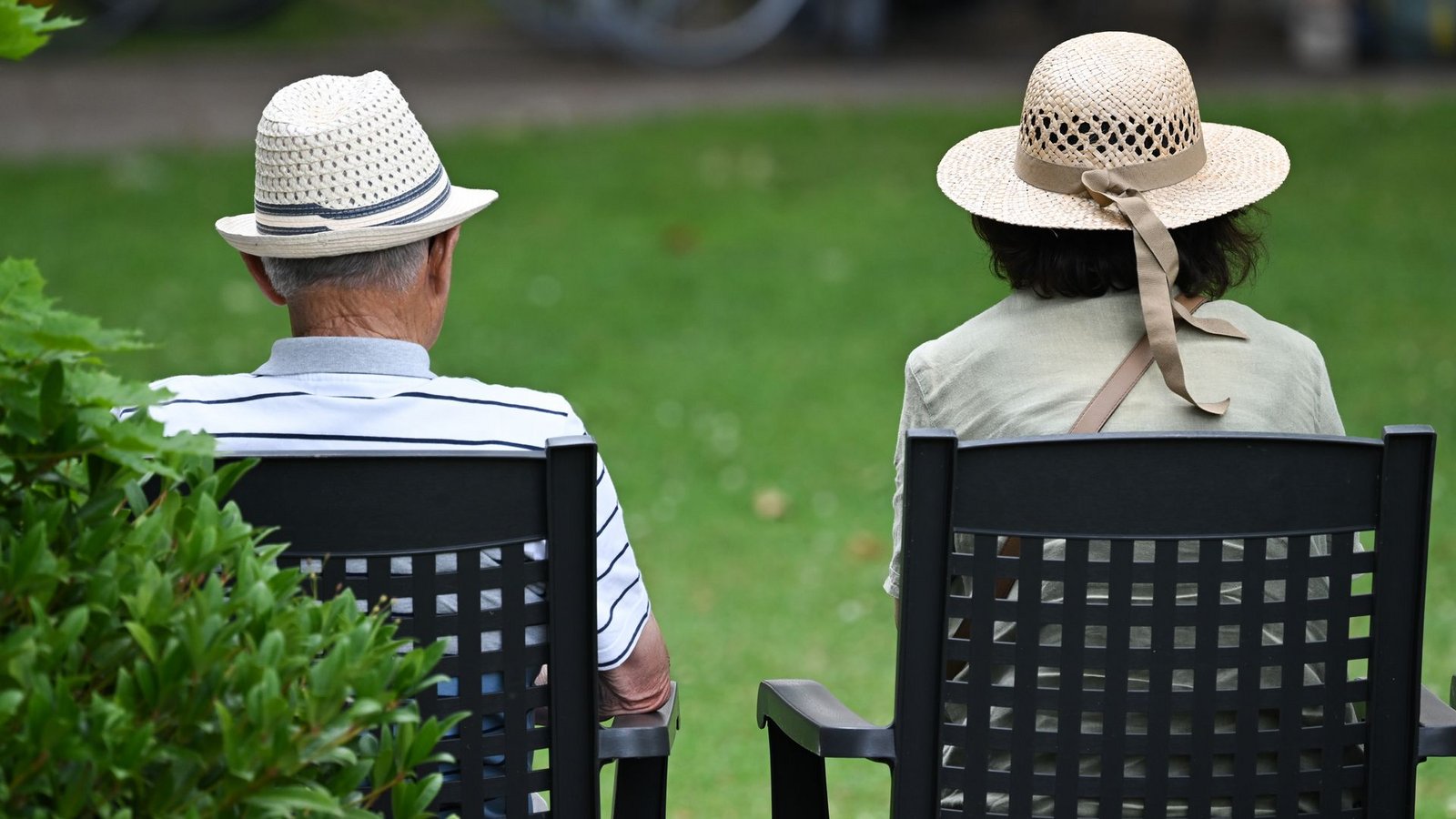 Nicht nur die Rentner, auch die Pensionäre sollten sich auf Änderungen einstellen. (Symbolbild)Foto: Arne Dedert/dpa
