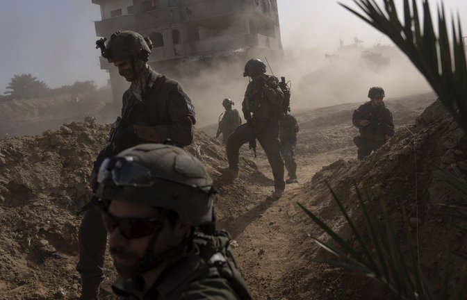 Israelische Soldaten sollen UN-Sachverständigen zufolge schwerste Übergriffe gegenüber Frauen und Mädchen im Gazastreifen und im besetzten Westjordanland begangen haben (Archivfoto).<span class='image-autor'>Foto: dpa/Ohad Zwigenberg</span>