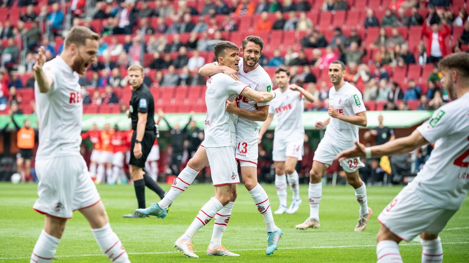 Der 1. FC Köln setzte sich deutlich in Augsburg durch.Foto: Matthias Balk/dpa