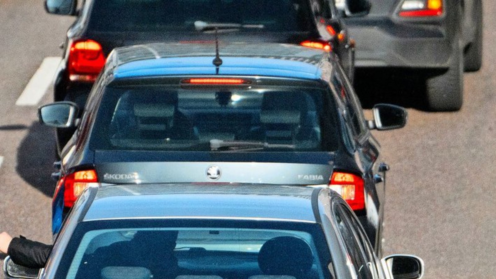 Pendler verlieren Jahr für Jahr 50 bis 60 Stunden im Straßenverkehr. Besonders hoch ist die Verkehrsbelastung laut Tomtom in Stuttgart mittwochs von 17 bis 18 Uhr.Foto: dpa/Marijan Murat Pendler verlieren Jahr für Jahr 50 bis 60 Stunden im Straßenverkehr. Besonders hoch ist die Verkehrsbelastung laut Tomtom in Stuttgart mittwochs von 17 bis 18 Uhr.Foto: dpa/Marijan Murat