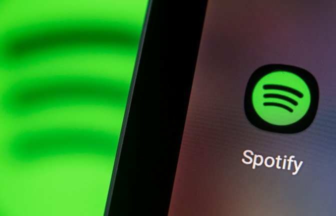 Rund 100 Millionen Nutzer mit Apple-Geräten hat Spotify in der EU - wird das zum Problem für den Musikstreamingdienst?<span class='image-autor'>Foto: Fabian Sommer/dpa</span>