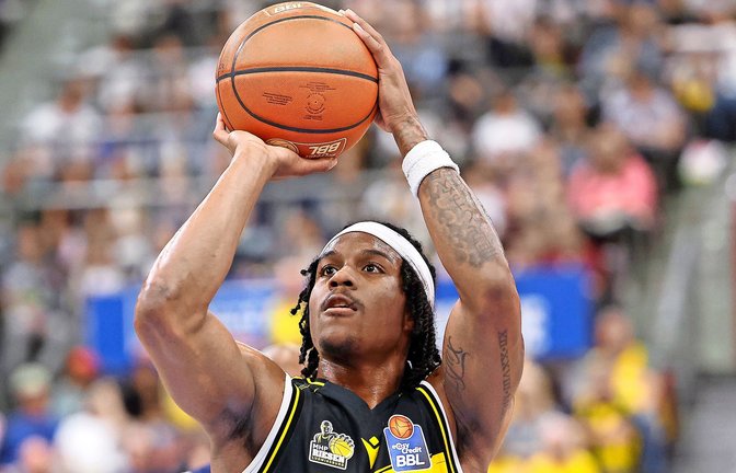 Durchwachsenes Spiel: Ludwigsburgs Stef Smith macht etliche Punkte, hat aber auch sechs Ballverluste auf dem Konto.<span class='image-autor'>Foto: Baumann</span>
