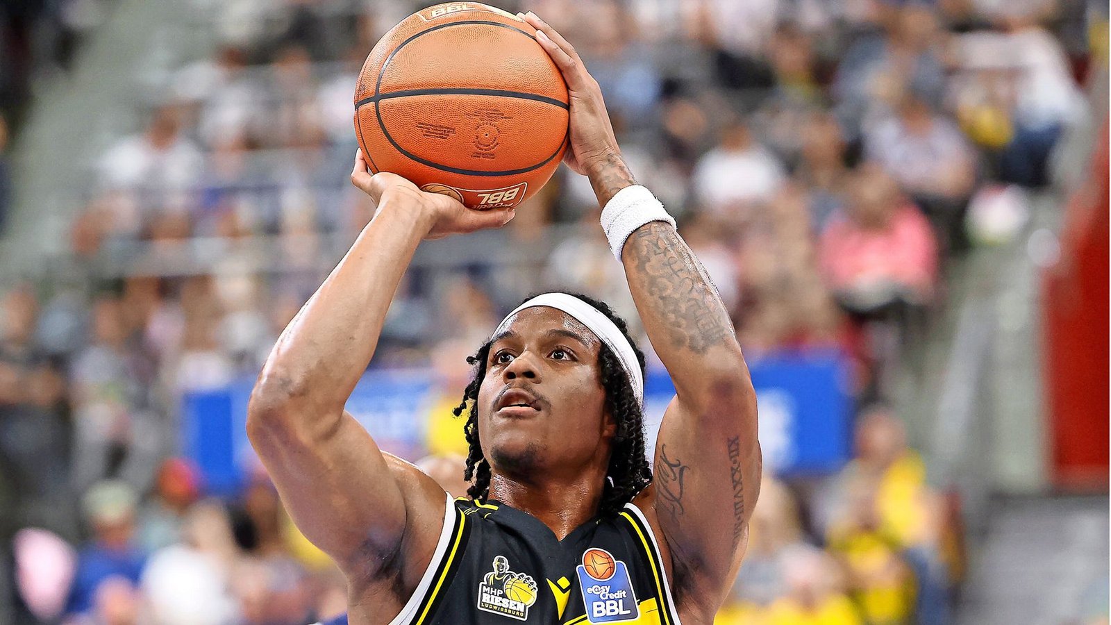Durchwachsenes Spiel: Ludwigsburgs Stef Smith macht etliche Punkte, hat aber auch sechs Ballverluste auf dem Konto.Foto: Baumann Durchwachsenes Spiel: Ludwigsburgs Stef Smith macht etliche Punkte, hat aber auch sechs Ballverluste auf dem Konto.Foto: Baumann