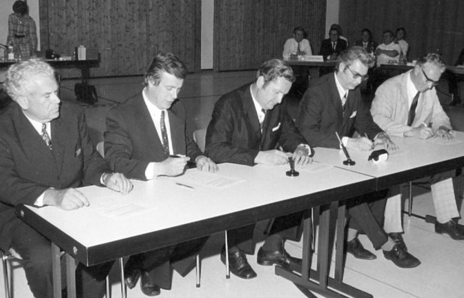 Auch die Fusion von fünf Filderdörfern zu Filderstadt stieß bei den Bürgern auf wenig Gegenliebe – am Ende unterzeichneten die fünf Bürgermeister doch den „Ehevertrag“.<span class='image-autor'>Foto: &nbsp;</span>