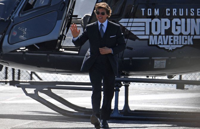 US-Schauspieler Tom Cruise kommt in einem Hubschrauber zur Weltpremiere von „Top Gun: Maverick!“ (Archivfoto).<span class='image-autor'>Foto: AFP/ROBYN BECK</span>