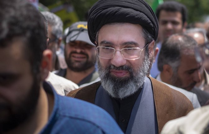 Wie der Vater so der Sohn: Das oberste Führungsamt im Iran bleibt in der Familie. Nach dem Tod von Ayatollah Ali Chamenei übernimmt sin Sohn Modschtaba Ruder in der Mullah-Theokratie.<span class='image-autor'>Foto: Imago/NurPhoto</span>