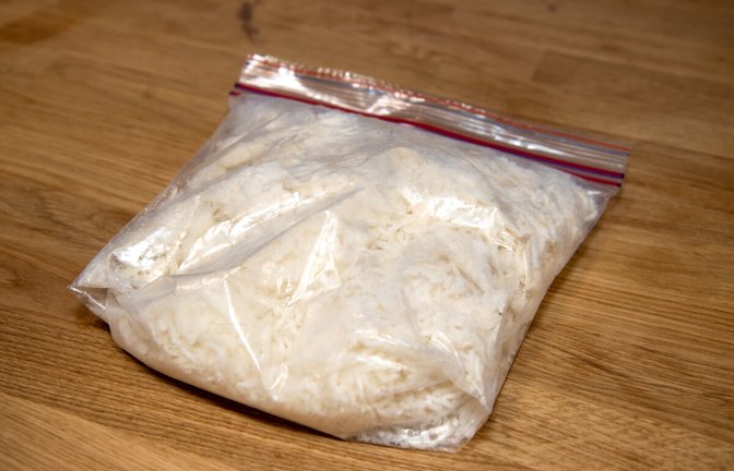 Portionierter Reis ist im Gefrierfach zwischen 3 bis 6 Monate haltbar. 5 Tipps, auf die Sie beim Einfrieren von Reis achten müssen.<span class='image-autor'>Foto: LD Media UK / Shutterstock.com</span>