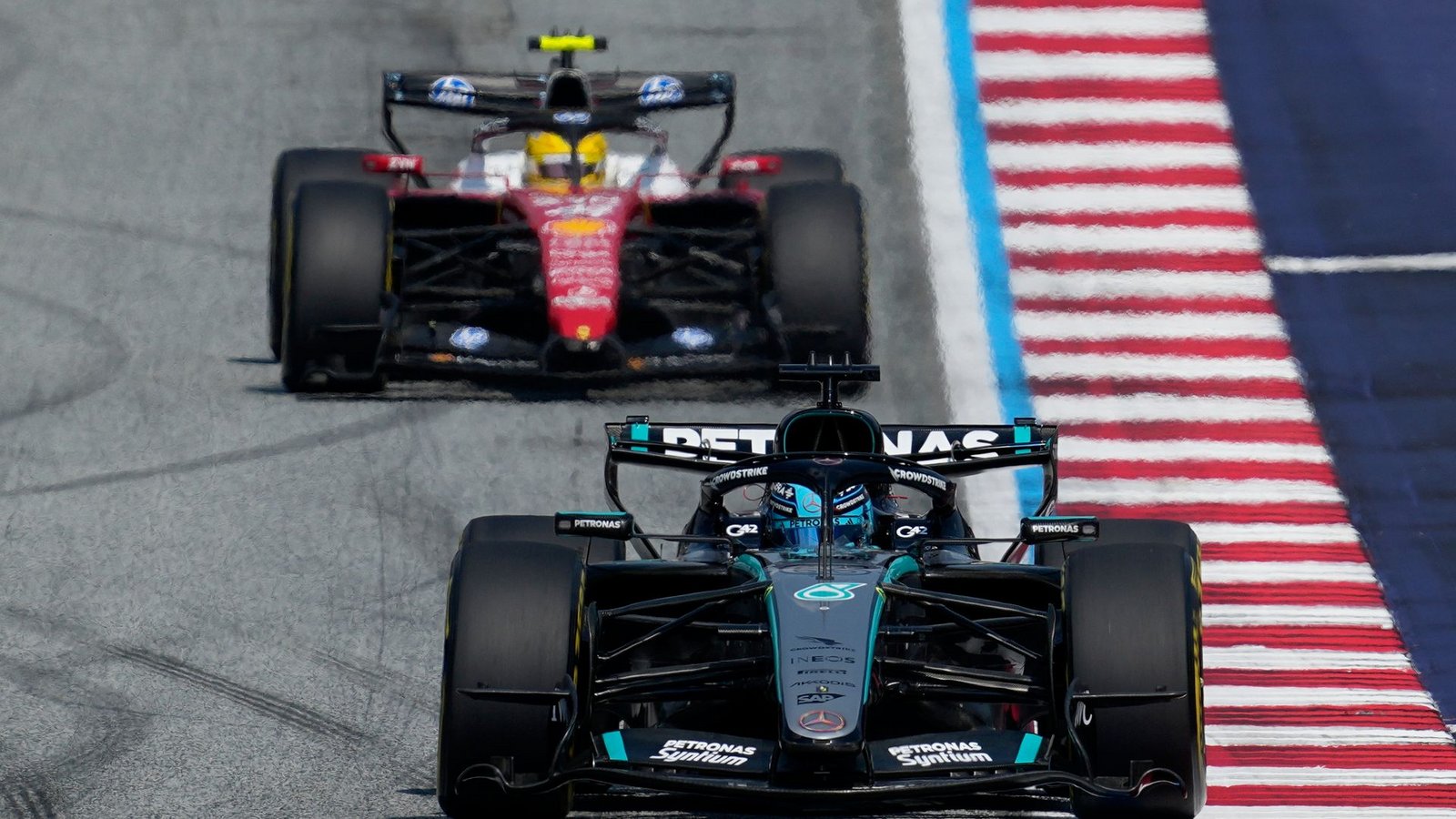 George Russell lag im Mercedes von Anfang an vorn.Foto: Darko Bandic/AP/dpa