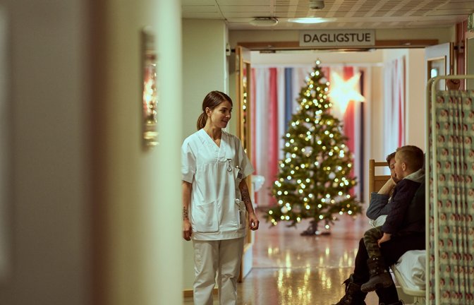 Weihnachtsserien können die kalte Jahreszeit versüßen.<span class='image-autor'>Foto: Stefan Borup / Netflix</span>