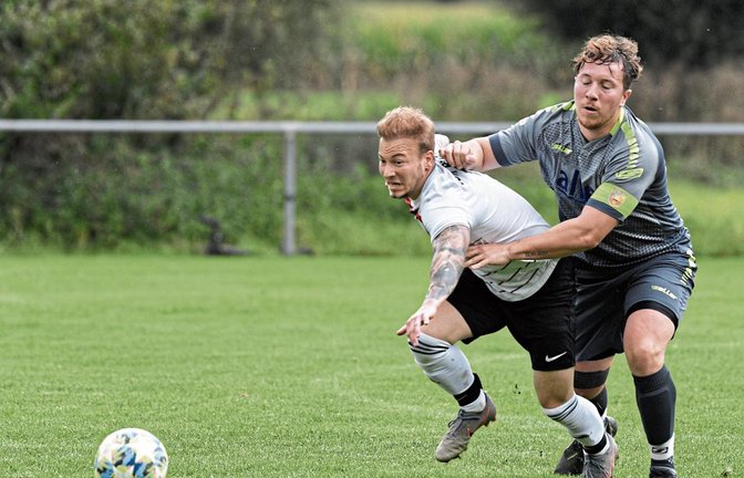Bastian Schaar (links) ist für das Spiel der SGM Riexingen wichtig. Jetzt geht es gegen die Kellerkinder der A 3. Foto: Leitner