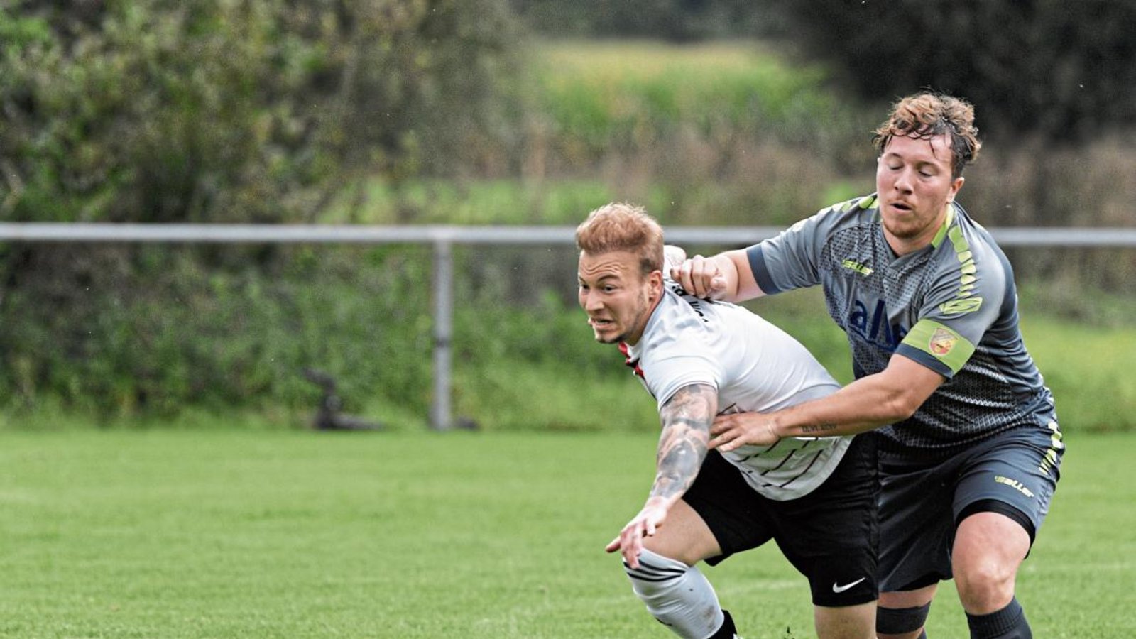 Bastian Schaar (links) ist für das Spiel der SGM Riexingen wichtig. Jetzt geht es gegen die Kellerkinder der A 3. Foto: Leitner Bastian Schaar (links) ist für das Spiel der SGM Riexingen wichtig. Jetzt geht es gegen die Kellerkinder der A 3. Foto: Leitner