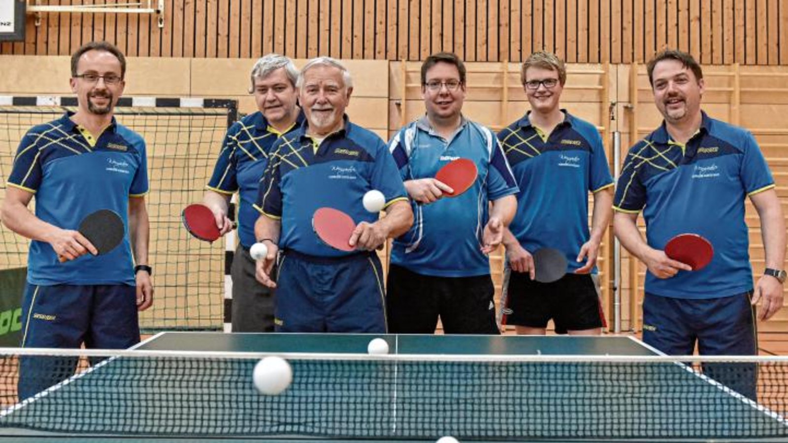 Ohne einen einzigen Punkt abgegeben zu haben, haben sich die TTF Gündelbach II mit (von links) Stefan Schick, Gunter Leucht, Rudolf Palesch, Michael Bauer, Michael Setzer und Oliver Zöhrer den Titel in der Kreisliga C Gruppe 2 gesichert. Foto: Leitner Ohne einen einzigen Punkt abgegeben zu haben, haben sich die TTF Gündelbach II mit (von links) Stefan Schick, Gunter Leucht, Rudolf Palesch, Michael Bauer, Michael Setzer und Oliver Zöhrer den Titel in der Kreisliga C Gruppe 2 gesichert. Foto: Leitner
