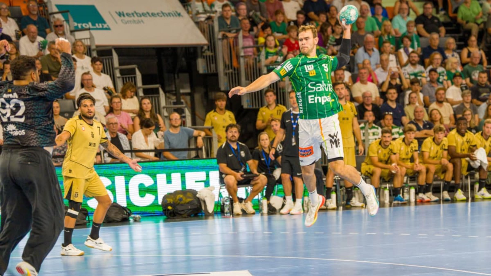 Frisch Auf Göppingens Neuzugang Max Beneke beim Wurf. Der Bundesligist unterlag Sporting Lissabon nur knapp.Thilo Endres Frisch Auf Göppingens Neuzugang Max Beneke beim Wurf. Der Bundesligist unterlag Sporting Lissabon nur knapp.Thilo Endres