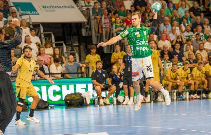 Frisch Auf Göppingens Neuzugang Max Beneke beim Wurf. Der Bundesligist unterlag Sporting Lissabon nur knapp.<span class='image-autor'>Thilo Endres</span>