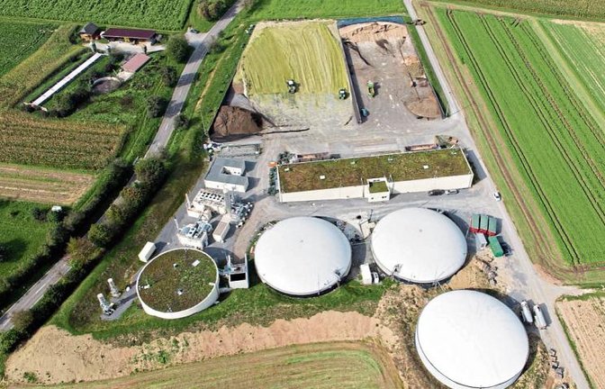 Blick von oben auf die Oberriexinger Anlage. Wie dort Biogas erzeugt wird, erfahren die Teilnehmer der Führung am nächsten Mittwoch.  Foto: p