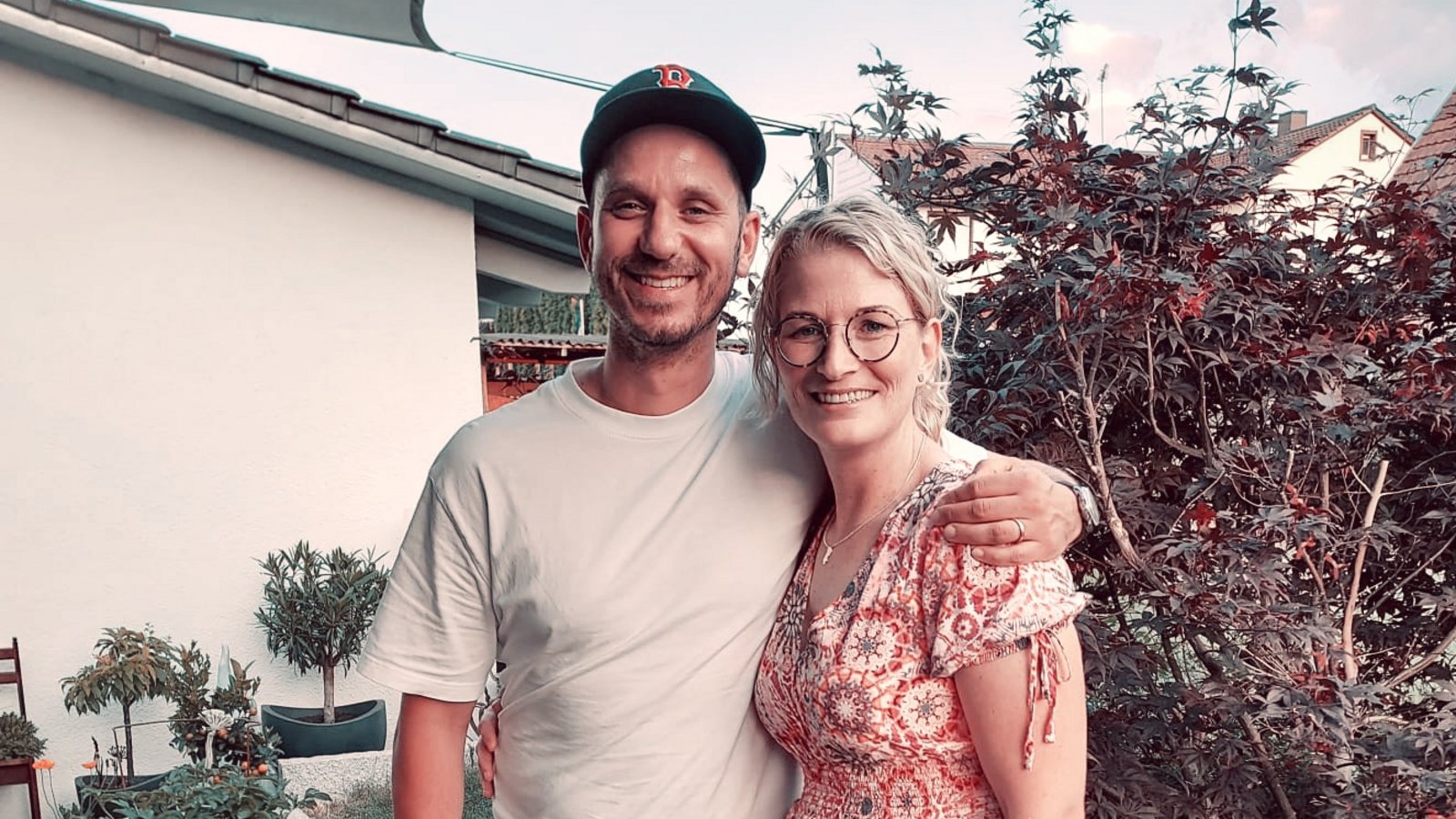 Nur dank seiner Spende wurde sie wieder gesund: Nina Lau und Roman Schmidt.  Foto: p