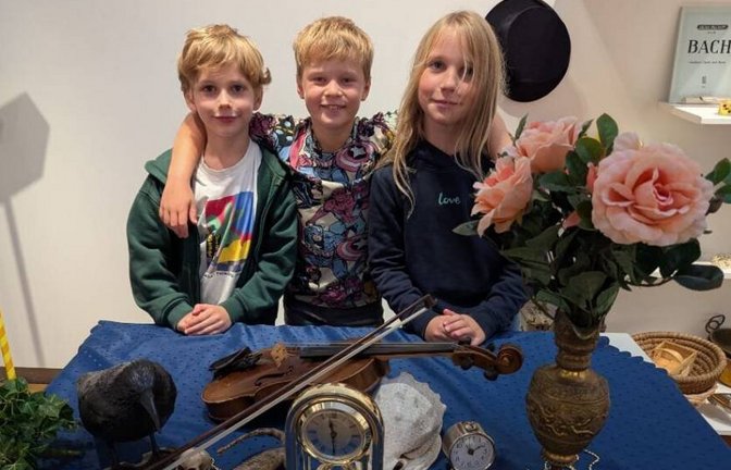 Stillleben mit Grundschülern. Foto: p