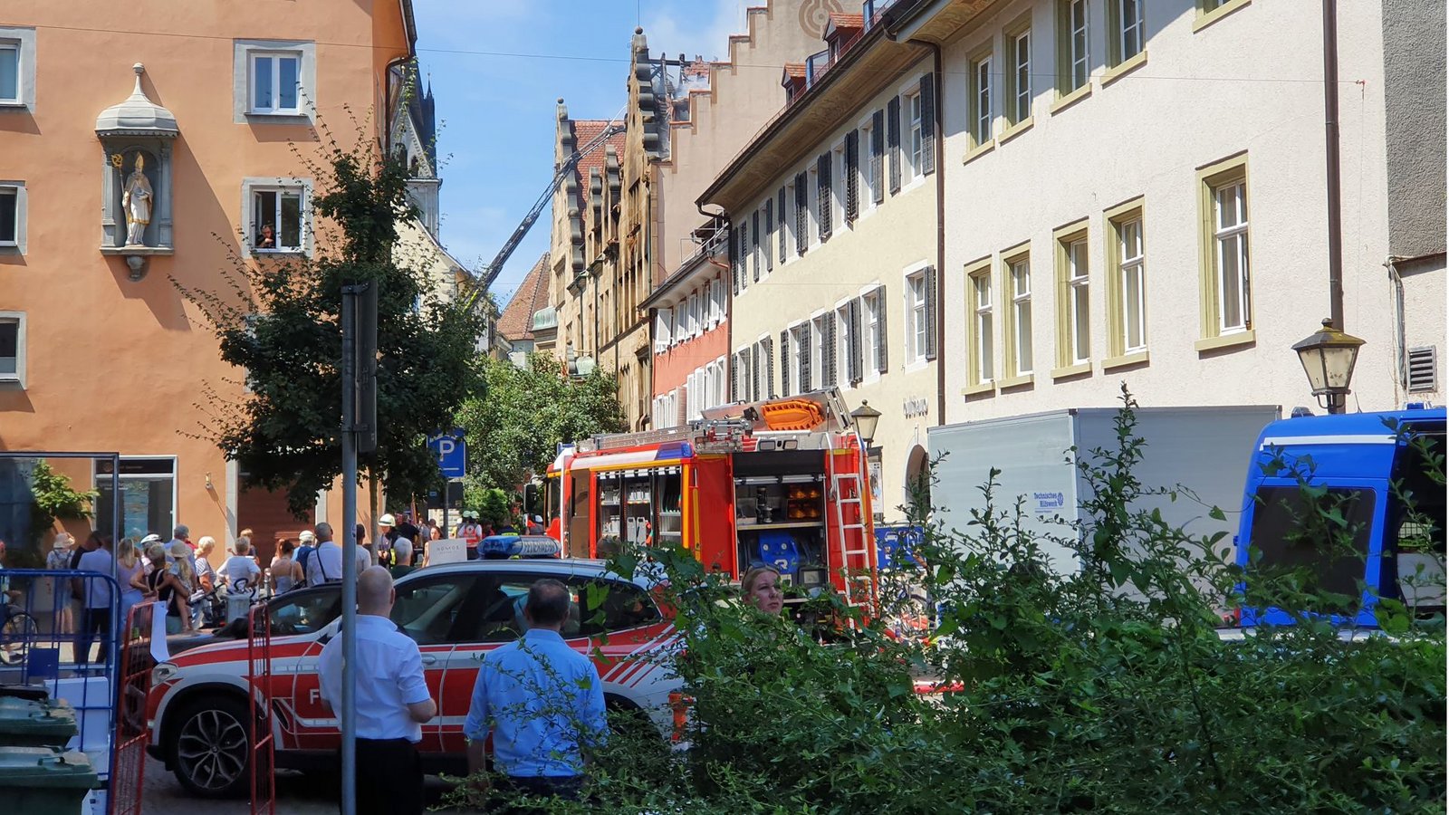 Neben der Feuerwehr aus Deutschland und der Schweiz ist auch das Technische Hilfswerk vor Ort.Foto: red/Eberhard Wein Neben der Feuerwehr aus Deutschland und der Schweiz ist auch das Technische Hilfswerk vor Ort.Foto: red/Eberhard Wein