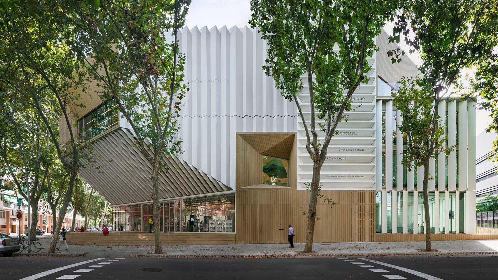 Gewinner des Nachwuchspreises ist die Gabriel-García-Márquez-Bibliothek in Barcelona, entworfen von Suma Architekten.Foto: Mies Award 2024/Jésus Granada