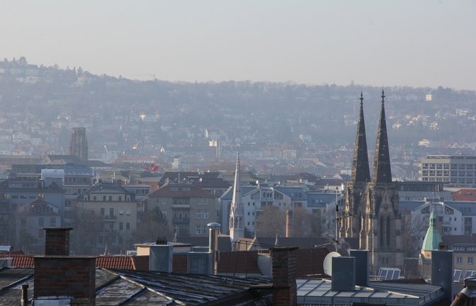 Die aktuelle Hochdrucklage in Deutschland sorgt für schlechte Luftqualität und hohe Feinstaubwerte. Erfahren Sie, warum das so ist, welche Auswirkungen es hat und wann Besserung in Sicht ist.<span class='image-autor'>Foto: Adler_Photography / Shutterstock.com</span>