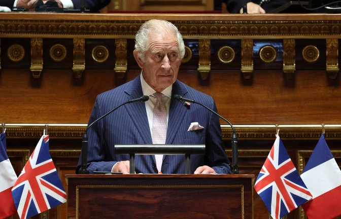 König Charles III. erinnert im französischen Senat an die Freundschaft zwischen Frankreich und Großbritannien.<span class='image-autor'>Foto: Emmanuel Dunand/AFP Pool/AP/dpa</span>