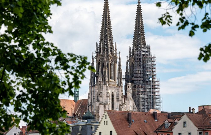 Projektion am Regensburger Dom (Archivbild)<span class='image-autor'>Foto: Armin Weigel/dpa/Armin Weigel</span>