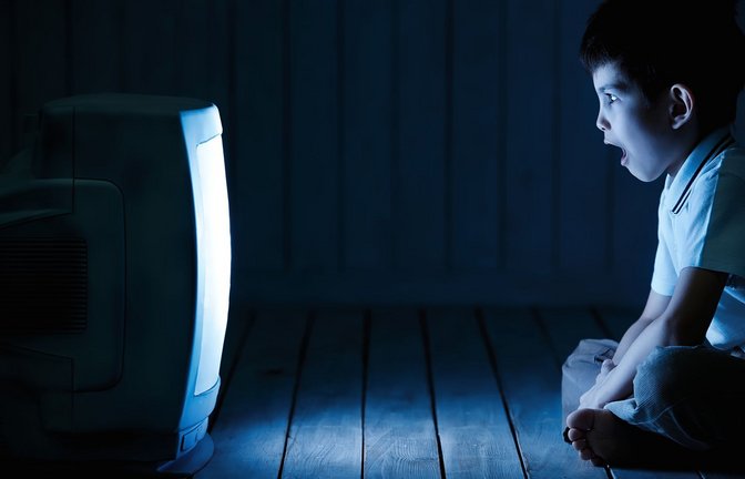 Nachrichten von Kriegen und Krisen: „Meistens sind wir Eltern gar nicht dabei, wenn Kinder  mit solchen Themen konfrontiert werden“, sagt Sara Bildau.<span class='image-autor'>Foto: AdobeStock/Alexandr Vasilyev</span>