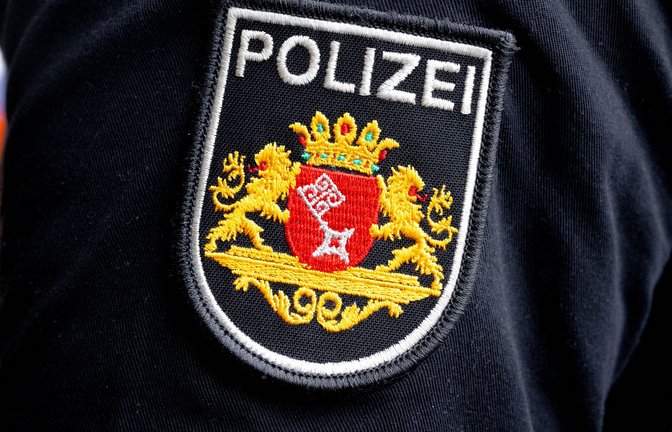 Die Polizei fahndet nach dem mutmaßlichen Täter. (Symbolbild)<span class='image-autor'>Foto: Sina Schuldt/dpa</span>