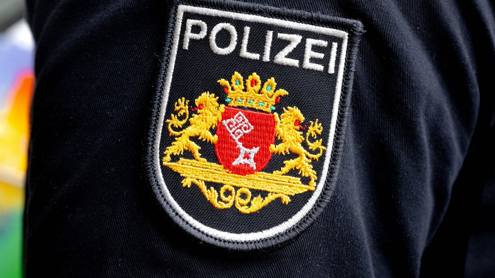 Die Polizei fahndet nach dem mutmaßlichen Täter. (Symbolbild)Foto: Sina Schuldt/dpa