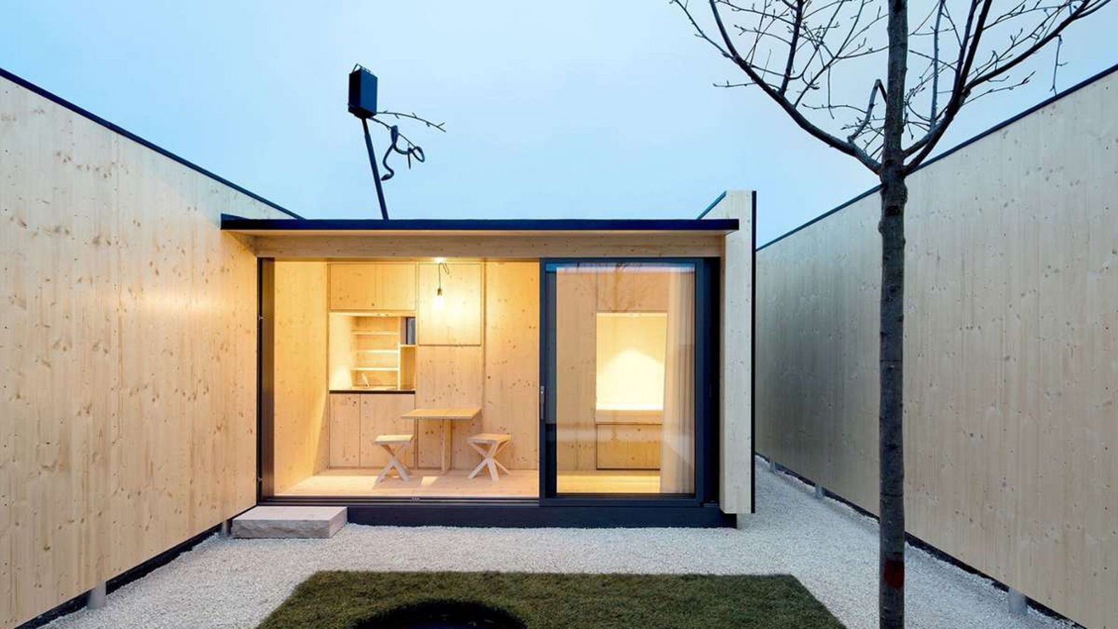 Für Furore gesorgt hatte schon das erste Projekt von Atelier Kaiser Shen, ein weniger als 10 Quadratmeter kleines Tiny House, aufgestellt auf einer von Verkehr umtosten Fläche in LudwigsburgFoto: Nicolai Rapp Für Furore gesorgt hatte schon das erste Projekt von Atelier Kaiser Shen, ein weniger als 10 Quadratmeter kleines Tiny House, aufgestellt auf einer von Verkehr umtosten Fläche in LudwigsburgFoto: Nicolai Rapp