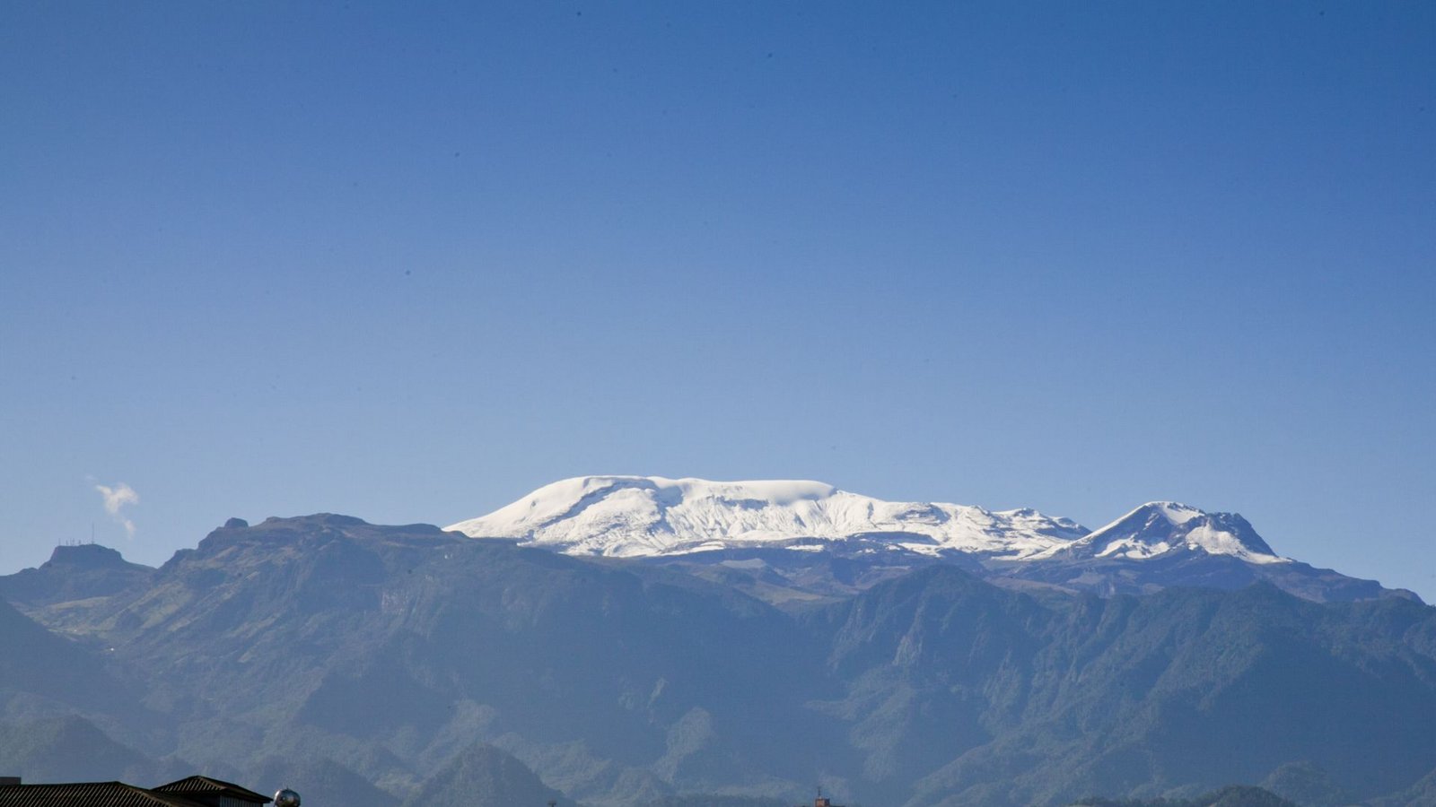 1985 n. Chr. – Nevado del Ruiz, Kolumbien: Asche und Gase, die bei der Explosion freigesetzt wurden, ließen die Eiskappe des Vulkans schmelzen, worauf Schlammmassen die Stadt Armero verwüsteten und fast 25 000 Menschen unter sich begruben.Foto: imago images/Jorge Hurtado