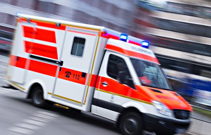 Der 16-Jährige kam schwer verletzt ins Krankenhaus. (Symbolbild)<span class='image-autor'>Foto: dpa/Nicolas Armer</span>
