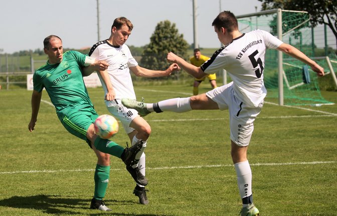 Benjamin Rapp (links) trifft mit dem SV Iptingen auf den FC Gündelbach. <span class='image-autor'>Foto: Küppers</span>