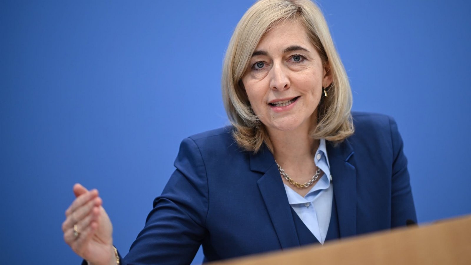 Für Gesundheitsministerin Nina Warken steht ein Jobwechsel an. (Archivbild)Britta Pedersen/dpa Für Gesundheitsministerin Nina Warken steht ein Jobwechsel an. (Archivbild)Britta Pedersen/dpa