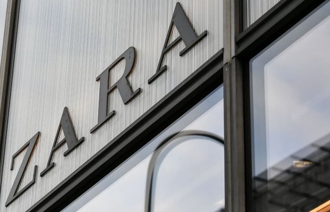 Die spanische Modekette Zara hat ein Halloween-Kinderkostüm aus dem Verkauf genommen, das Kritiker an KZ-Kluft erinnerte.<span class='image-autor'>Jens Kalaene/dpa-Zentralbild/dpa</span>