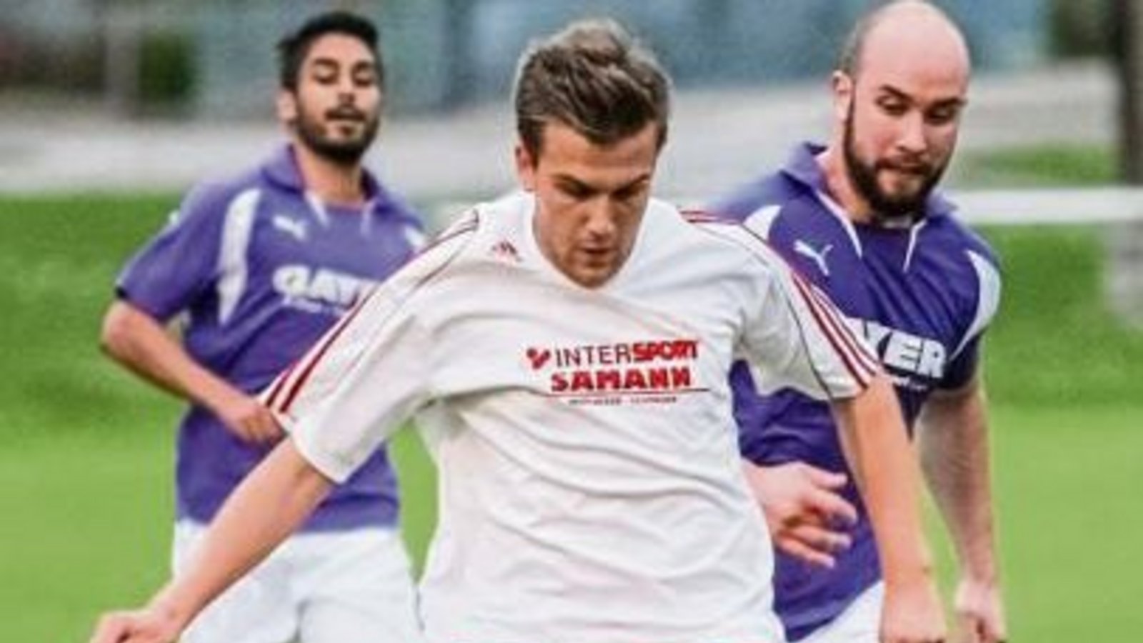 Axel Weidner (Mitte) und der TSV Großglattbach sowie Georgis Gatzionis (rechts) und die SGM Roßwag/Mühlhausen könnten beim Mühlacker Fußball-Stadtpokal in den K.o.-Spielen aufeinandertreffen. Foto: Archiv/Simecek