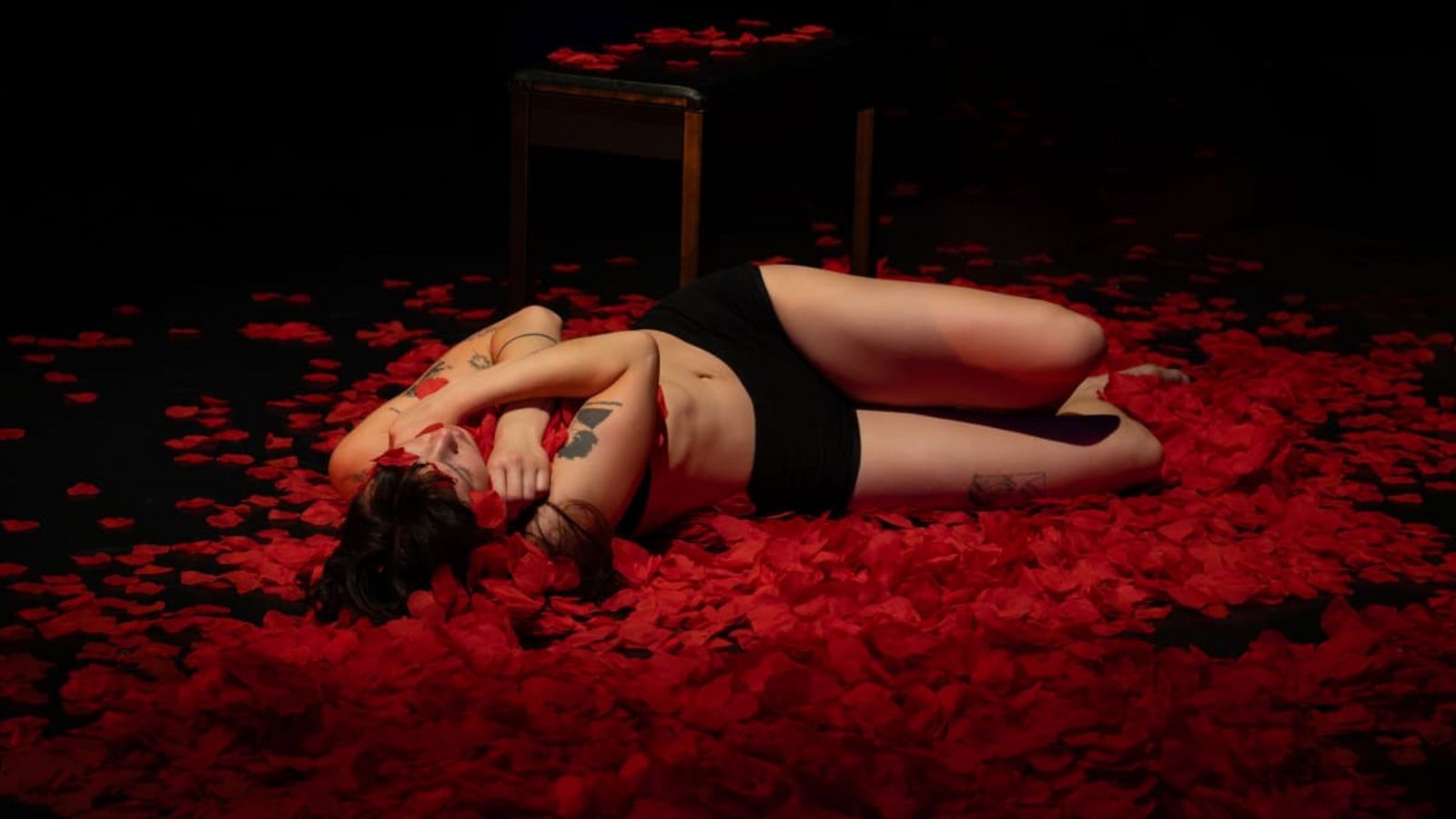 Tanztheater „Im Kühlschrank brennt noch Licht oder Lieben Sie Schlager?“ von Katja Erdmann-RajskiMBS Michael Bruehl-Saager Tanztheater „Im Kühlschrank brennt noch Licht oder Lieben Sie Schlager?“ von Katja Erdmann-RajskiMBS Michael Bruehl-Saager