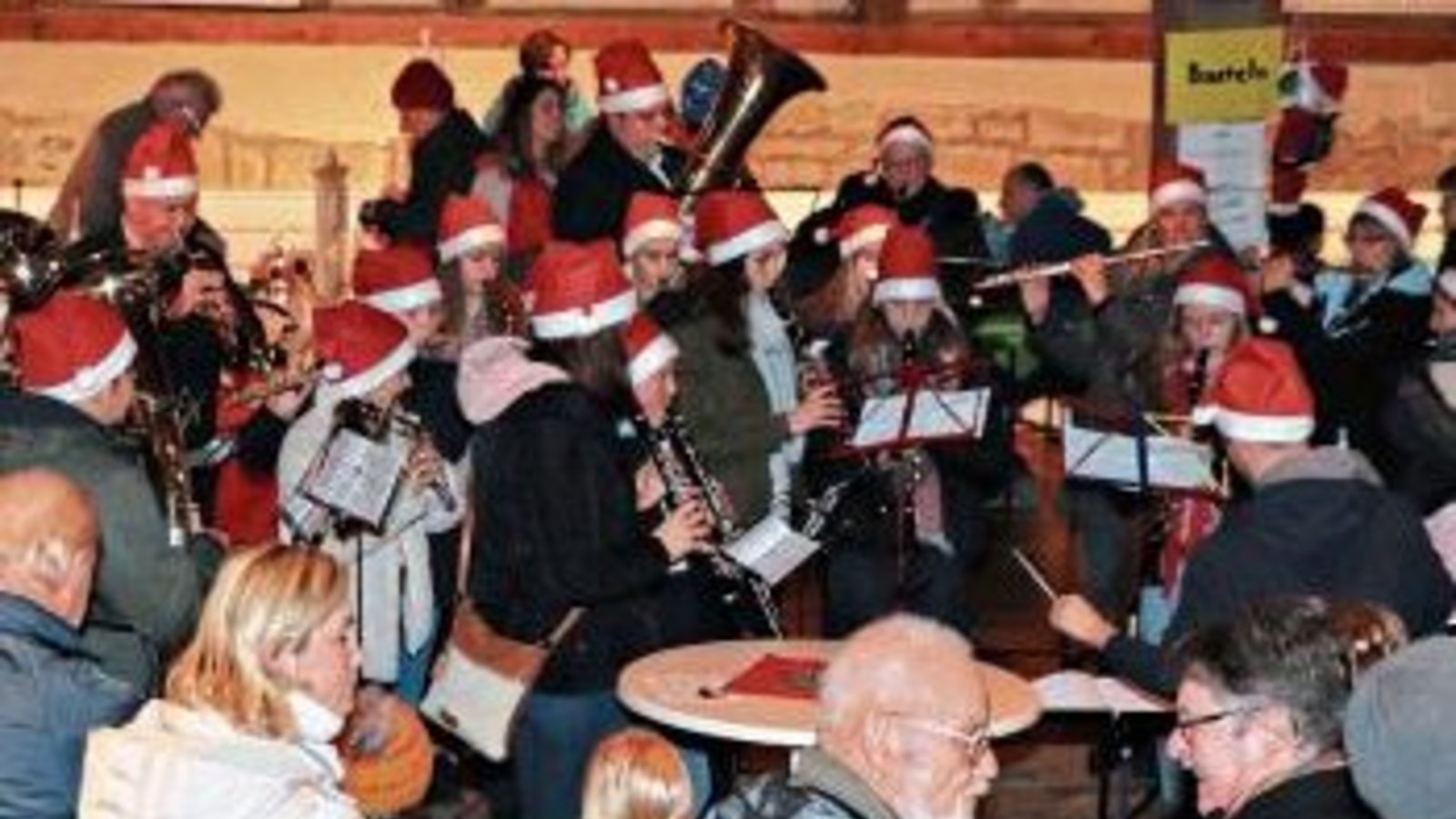 Die Stadtkapelle spielt in der Kelter auf. Die Stadtkapelle spielt in der Kelter auf.